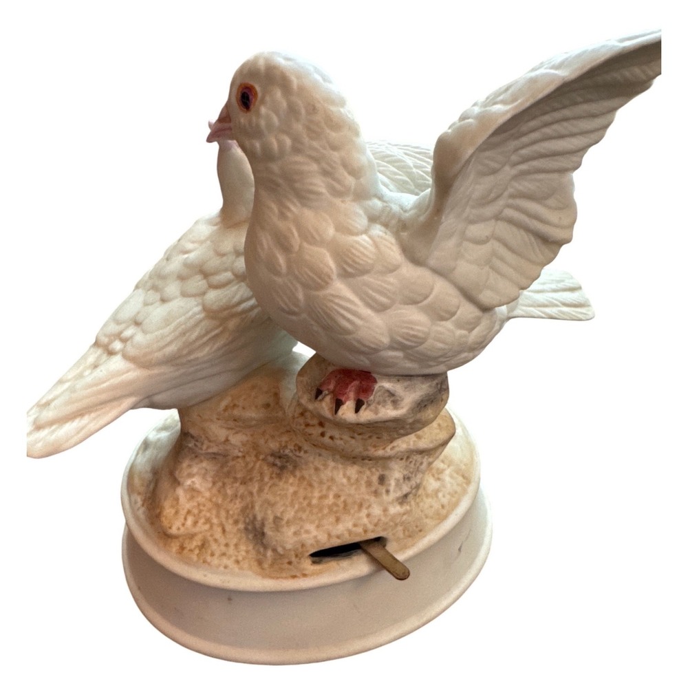 Vintage Porcelain White Doves Music Box Figurine Bird Decor White EXCELLENT